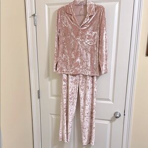 Victoria's‎ Secret Blush Velvet Loungewear Set, Top Small, Bottom Small Petite